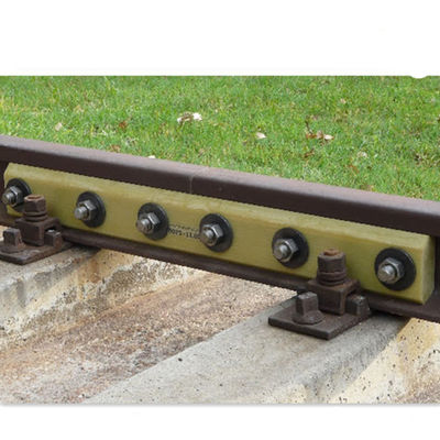 satın al 4 Delikli 6 Delikli T Tipi Kılavuz Ray için Çelik Demiryolu Balık Plakaları online manufacture