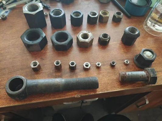 Balık Kuyruğu Cıvatası M24 Demiryolu Parça Cıvataları ve Somunları Parça Parçası Demiryolu Travers Başak