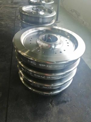 Dövme Basınçlı Çelik Raylı Tekerlekler 42CrMo 4140 60E Malzeme OEM